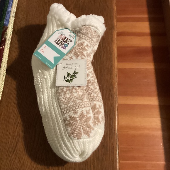 NWT MUK LUKS with Jojoba Oil Cream and Tan S/M - Picture 1 of 5